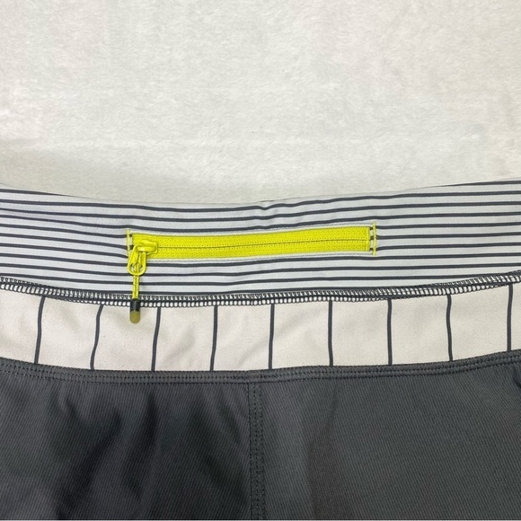 Lululemon Groovy Run Short Soot Light Slalom Stripe Angel Wing Size Size 4 - Picture 10 of 14